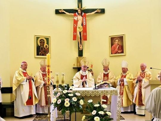 50 lat kapłaństwa bp. E. Białogłowskiego, ks. W. Szurka i ks. Cz. Szewczyka