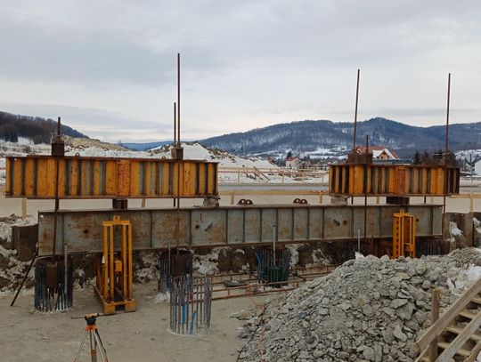 520 ton na jednym palu! Ekstremalna próba wytrzymałości na budowie S19 w Cergowej 520 ton na jednym palu! Ekstremalna próba wytrzymałości na budowie S19 w Cergowej