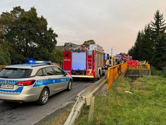 53-letni mężczyzna zjechał z drogi i wpadł do rzeki. Nie udało się go uratować