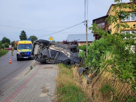 61-latka nie wyrobiła na zakręcie w Palikówce. O krok od tragedii [ZDJĘCIA]