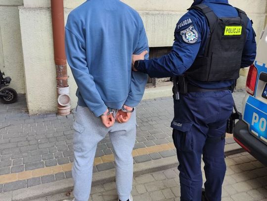 Agresywny 17-latek zatrzymany. Nastolatek usłyszał poważne zarzuty Agresywny 17-latek zatrzymany. Nastolatek usłyszał poważne zarzuty
