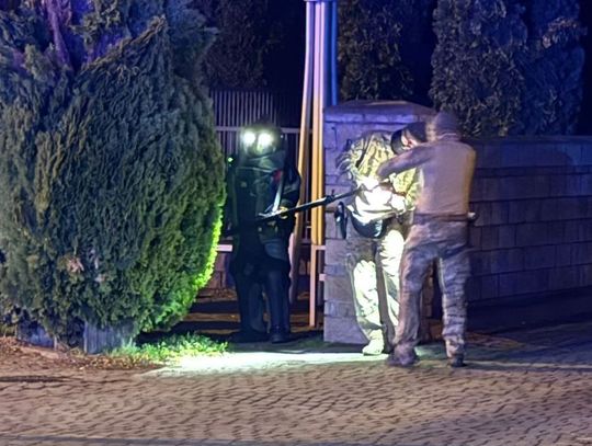 Alarm przy IPN w Rzeszowie. Porzucone bagaże postawiły służby na nogi. Zatrzymano dwie osoby [ZDJĘCIA]