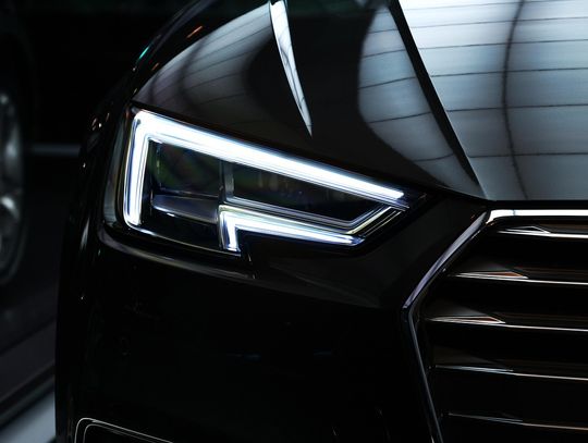 Alarm w Tajęcinie pod Rzeszowem. Niepokojący mężczyzna w Audi zaczepia dzieci!