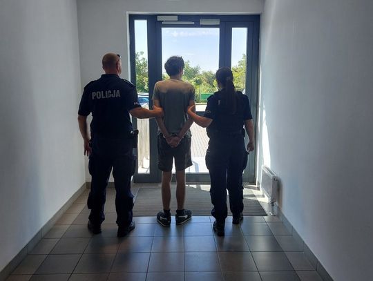 Atak nożem po sprzeczce na osiedlu. 18-latek usłyszał zarzuty