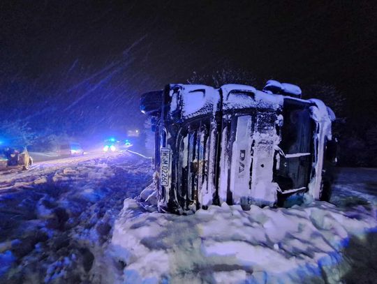 Atak zimy: Ponad 60 tysięcy gospodarstw bez prądu, setki interwencji strażaków