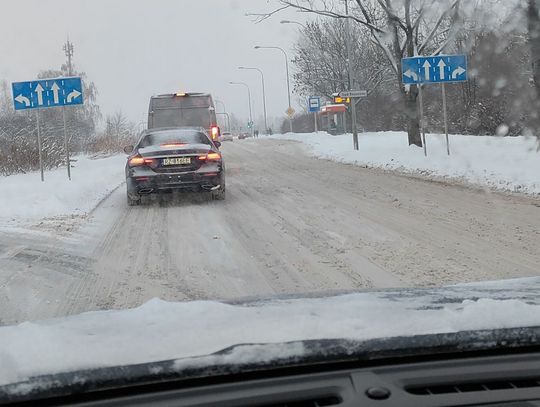 Atak zimy. W Rzeszowie gigantyczne opóźnienia autobusów i ogromne korki Atak zimy. W Rzeszowie gigantyczne opóźnienia autobusów i ogromne korki