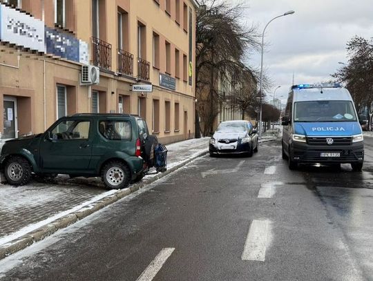 Auto wjechało w pieszych na chodniku na ulicy Warszawskiej! Auto wjechało w pieszych na chodniku na ulicy Warszawskiej!