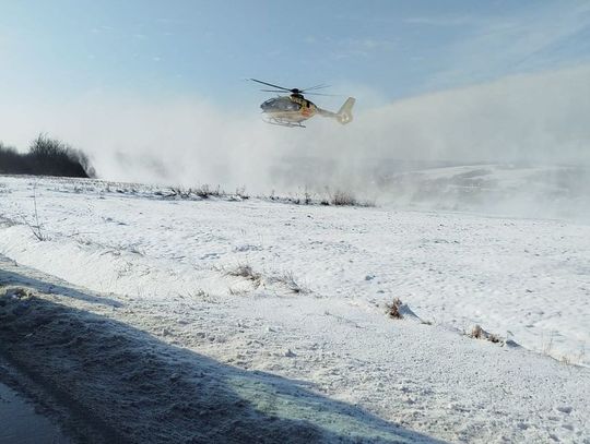 Auto z niemowlęciem w rowie, na miejscu lądował śmigłowiec LPR