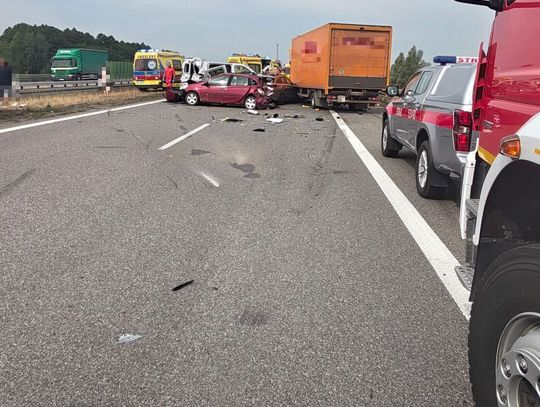 Autostrada w kierunku Krakowa całkowicie zablokowana [AKTUALIZACJA]