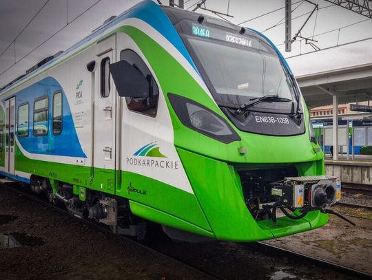 Awantura w pociągu POLREGIO. Pijany pasażer „na gapę” zatrzymany przez strażników ochrony kolei