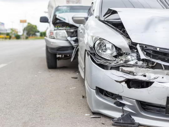 BMW uderzyło w renault. 3 osoby ranne w tym 2-letnie dziecko!