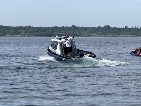 Bohaterowie bez munduru. Policjant i strażacy w czasie wolnym uratowali tonącego nad Jeziorem Tarnobrzeskim