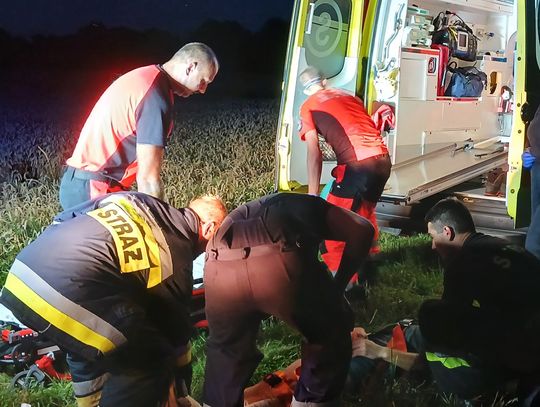 Brawurowa akcja ratunkowa w Tarnawcach. Paralotniarz spadł na pole pszenicy i sam wezwał pomoc [ZDJĘCIA]