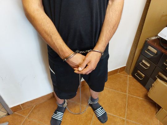 Brutalny atak na 20-latka. Został uderzony szklaną butelką w twarz!