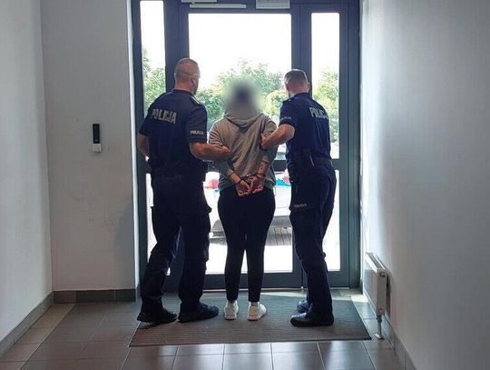 Brutalny napad przed sklepem. Recydywistka pobiła 50-latka butelką i okradła