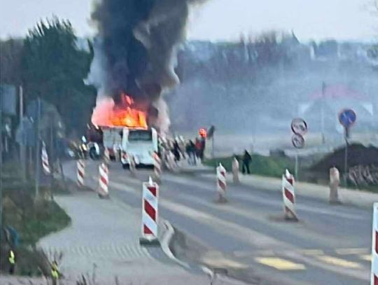 Bus pełen pasażerów stanął w ogniu w Kielnarowej! Bus pełen pasażerów stanął w ogniu w Kielnarowej!