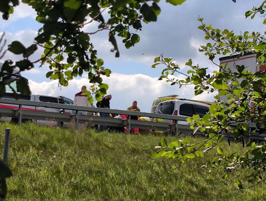 Citroen wjechał w naczepę tira na autostradzie A4 w Bratkowicach [ZDJĘCIA]
