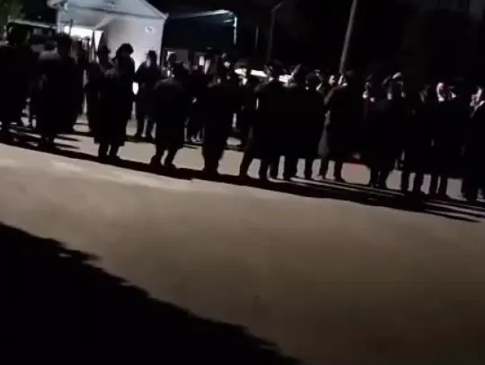 Co działo się w Sokołowie Młp.? Nagranie tańczących Chasydów obiegło Internet [WIDEO]