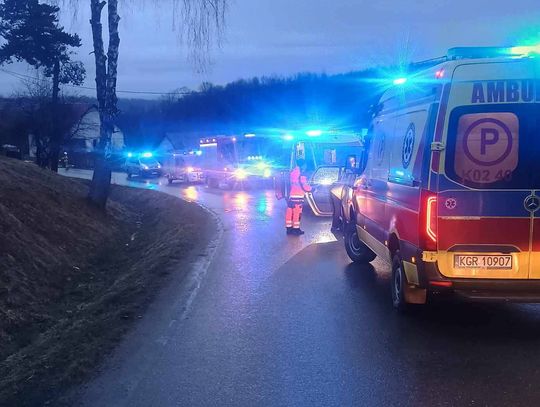 Czołowe zderzenie w Bączalu Górnym. Trzy osoby poszkodowane