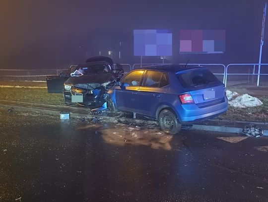 Cztery osoby trafiły do szpitala po wypadku na rondzie Kuronia w Rzeszowie