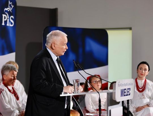 Czy PiS "przywozi" sympatyków na spotkania z prezesem Kaczyńskim?