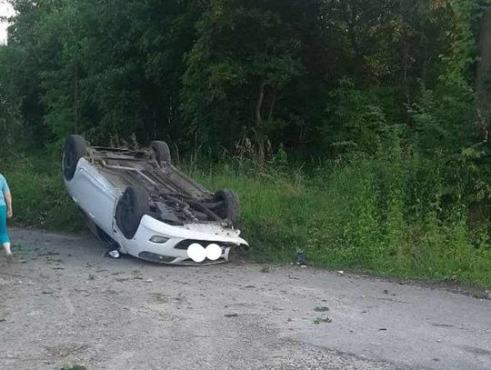 Dachowanie pojazdu w Głuchowie. Sprawca był kompletnie pijany
