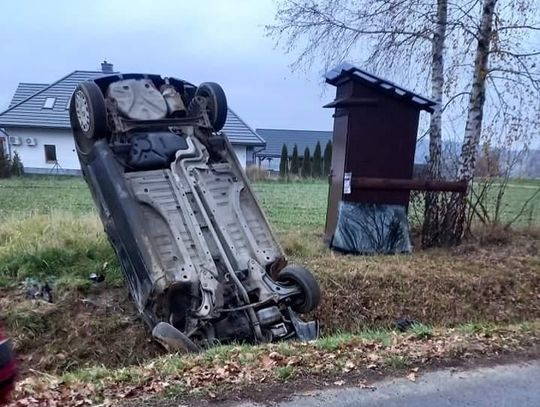 Dachowanie samochodów w Połomii. Ranna została jedna osoba