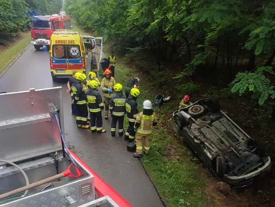 Dachowanie samochodu w Głogowie Małopolskim. Jedna osoba ranna