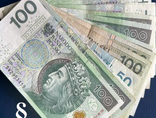 Drukował w domu banknoty i płacił nimi za usługi
