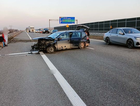 Dwie kolizje na A4. W Bratkowicach auto z dziećmi uderzyło w bariery