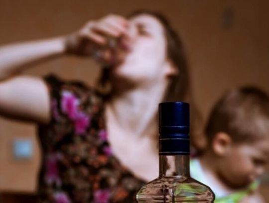 Dzieci w wieku 6 i 15 lat pod opieką nietrzeźwej matki