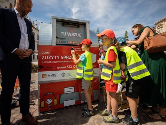 Elektrośmieci to do czerwonych pojemników