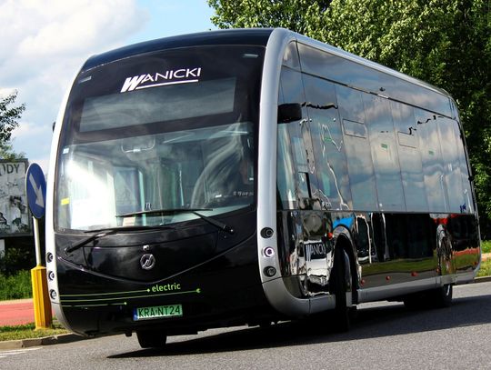 Elektryczny „tramwaj na kołach” wyjechał na ulice Rzeszowa. MPK testuje nowoczesny autobus Irizar ieTram 12