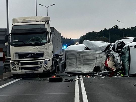 Groźny karambol w Głogowie Małopolskim, trzy osoby ranne [ZDJĘCIA]