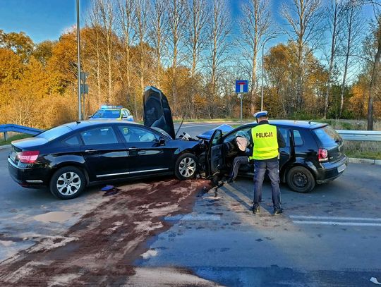 Groźny wypadek w Sędziszowie Małopolskim. Cztery osoby trafiły do szpitala Groźny wypadek w Sędziszowie Małopolskim. Cztery osoby trafiły do szpitala
