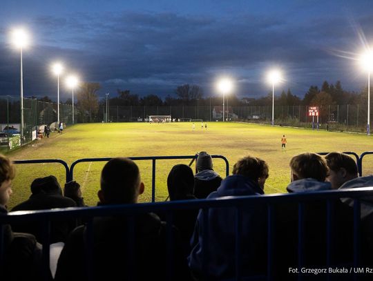 Grunwald Budziwój z nowym stadionem! W sobotę otwarto obiekt po gruntownej modernizacji Grunwald Budziwój z nowym stadionem! W sobotę otwarto obiekt po gruntownej modernizacji