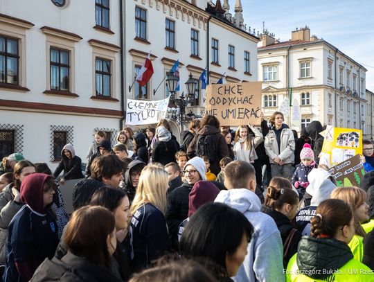 Happening Antysmogowy w Rzeszowie. Młodzi walczą o czyste powietrze