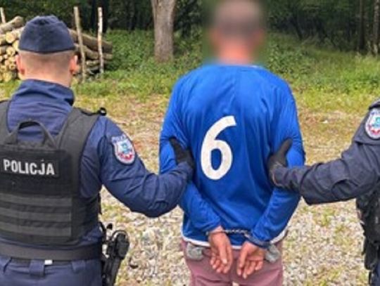 Horror na stacji paliw w regionie! 43-latek z młotkiem sterroryzował obsługę i uciekł z łupem