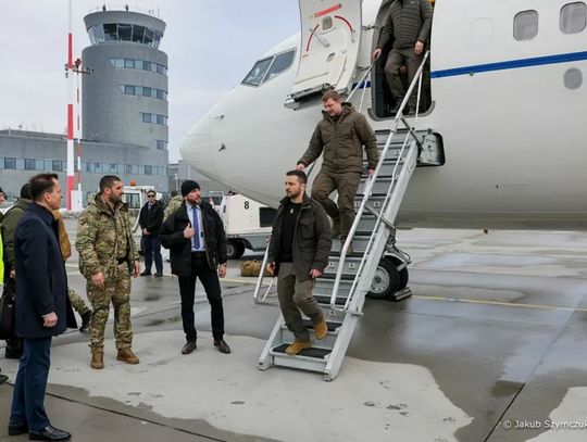 Iskrzy na linii Polska-Kijów. Zełenski omija Jasionkę w drodze do Londynu