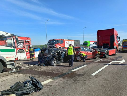 Karambol na trasie S19. Droga do Rzeszowa całkowicie zablokowana po zderzeniu sześciu pojazdów [AKTUALIZACJA]