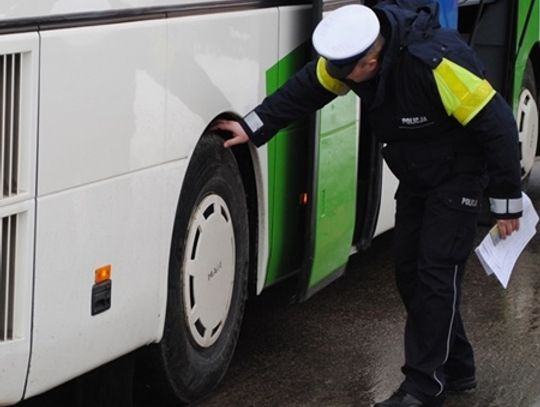 Kierowca autobusu pił alkohol. Chciał wozić dzieci