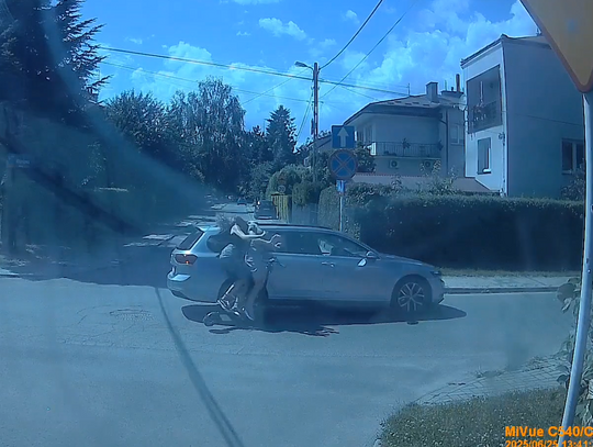 Kolizja z hulajnogą elektryczną na osiedlu Kmity. Policja prosi o pomoc w identyfikacji kobiet