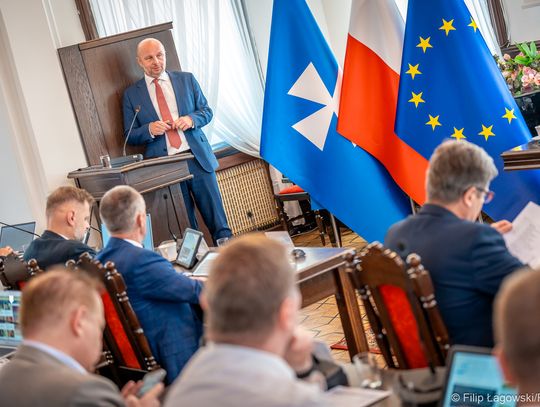 Konrad Fijołek obronił wotum zaufania i absolutorium mimo oporu opozycji