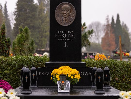 Konrad Fijołek oddał hołd byłym prezydentom Rzeszowa. Odwiedził groby Tadeusza Ferenca i Romana Krogulskiego
