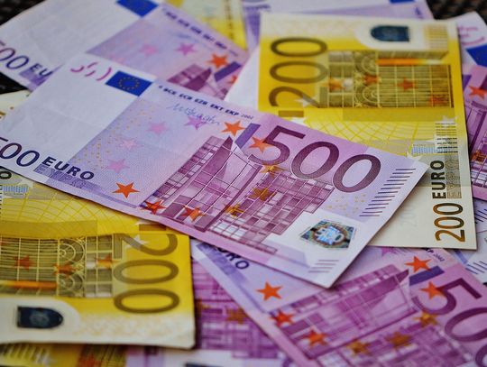 Kontrowersje wokół KPO na Podkarpaciu. Miliony na "jachty i sauny", dymisja w PARP