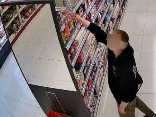 Kryminalni ekspresowo schwytali perfumowych złodziei. Grozi im więzienie