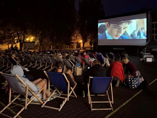 Lato pełne uśmiechu w Rzeszowie! Bezpłatne pikniki, kino pod gwiazdami i teatr dla całych rodzin