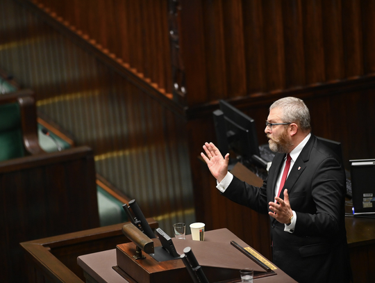 Ludzie Brauna bronią swojego lidera. Co grozi posłowi z Rzeszowa?