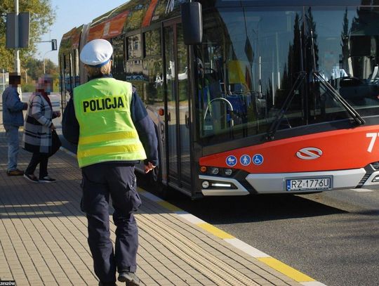 Mandat za brak maseczki w przestrzeniach zamkniętych. Policjanci zapowiadają wzmożone kontrole