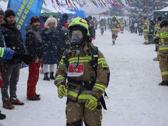 Medalowy bieg z 30-kilogramowym dociążeniem. Policjantka z Rzeszowa pobiegła dla 33-letniej Asi
